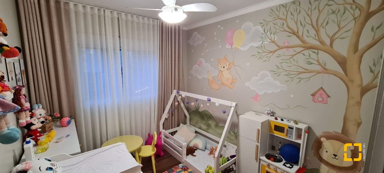 Apartamento com 165m², 8 quartos (sendo 4 suítes), 2 garagens, no bairro Centro em Florianópolis