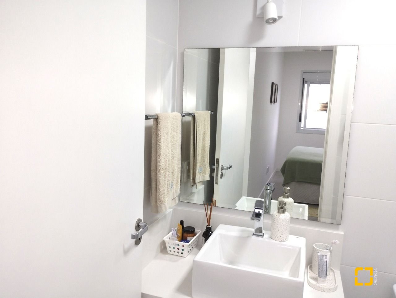 Apartamento com 72m², 2 quartos (sendo 1 suíte), 1 garagem, no bairro Pedra Branca em Palhoça
