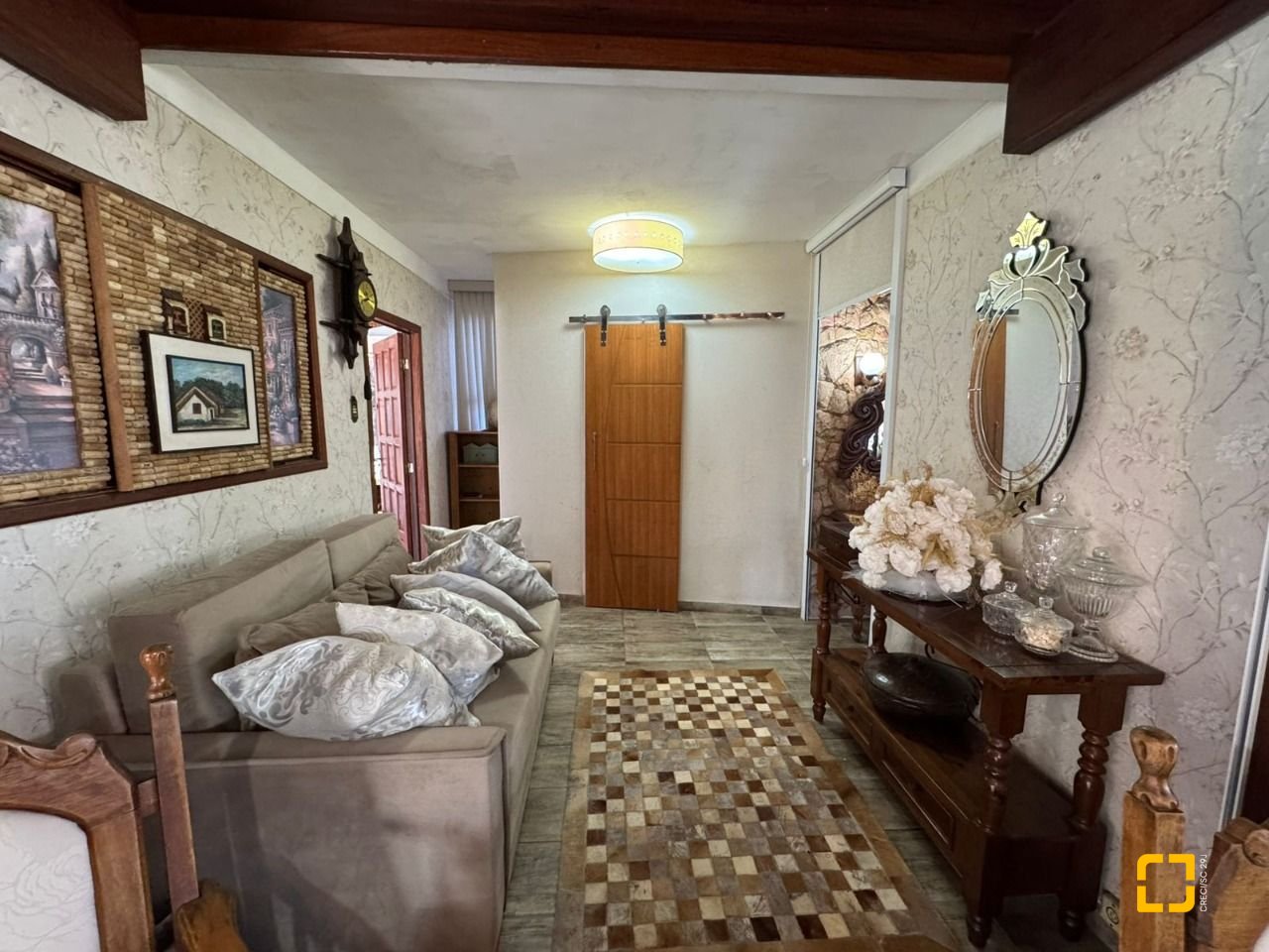 Casa com 280m², 8 quartos (sendo 4 suítes), 3 garagens, no bairro Jurerê em Florianópolis