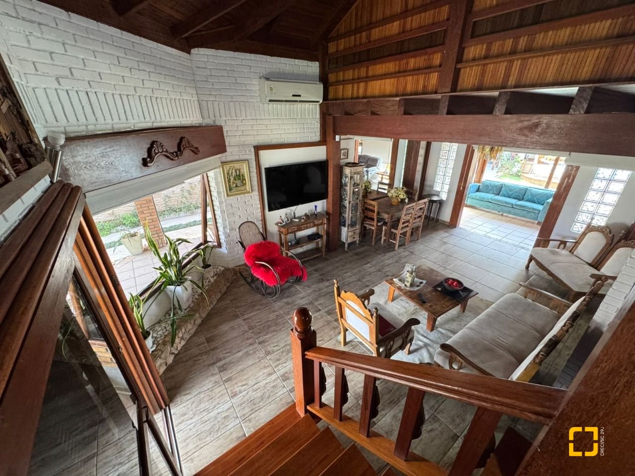 Casa com 280m², 8 quartos (sendo 4 suítes), 3 garagens, no bairro Jurerê em Florianópolis
