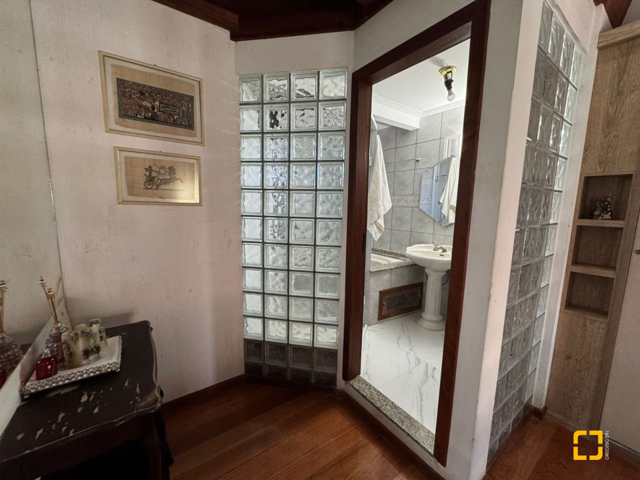 Casa com 280m², 8 quartos (sendo 4 suítes), 3 garagens, no bairro Jurerê em Florianópolis