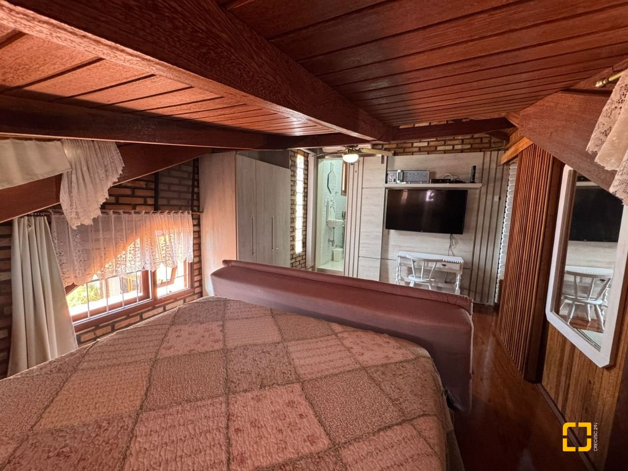 Casa com 280m², 8 quartos (sendo 4 suítes), 3 garagens, no bairro Jurerê em Florianópolis