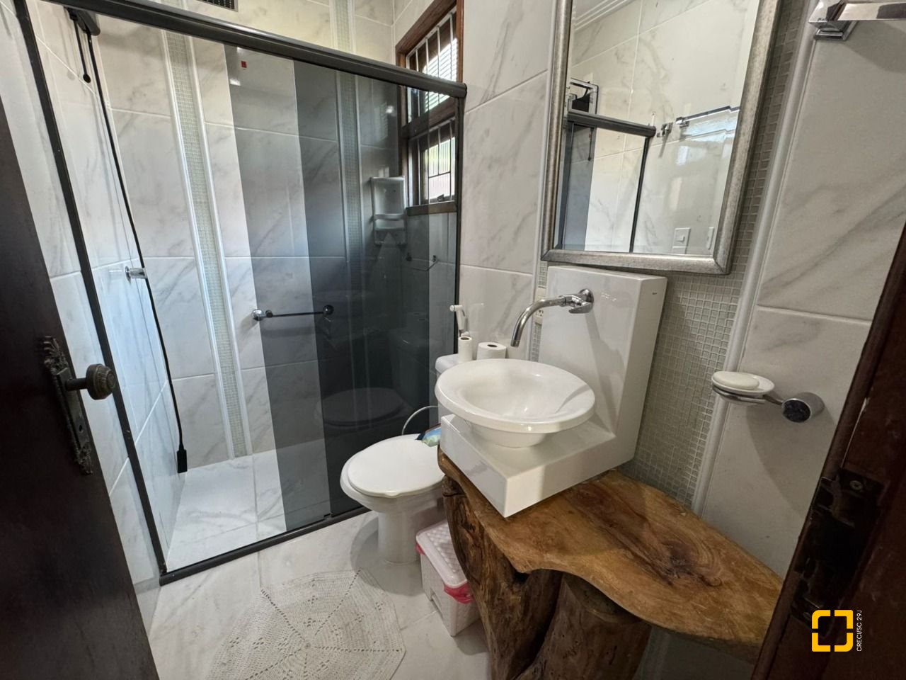 Casa com 280m², 8 quartos (sendo 4 suítes), 3 garagens, no bairro Jurerê em Florianópolis