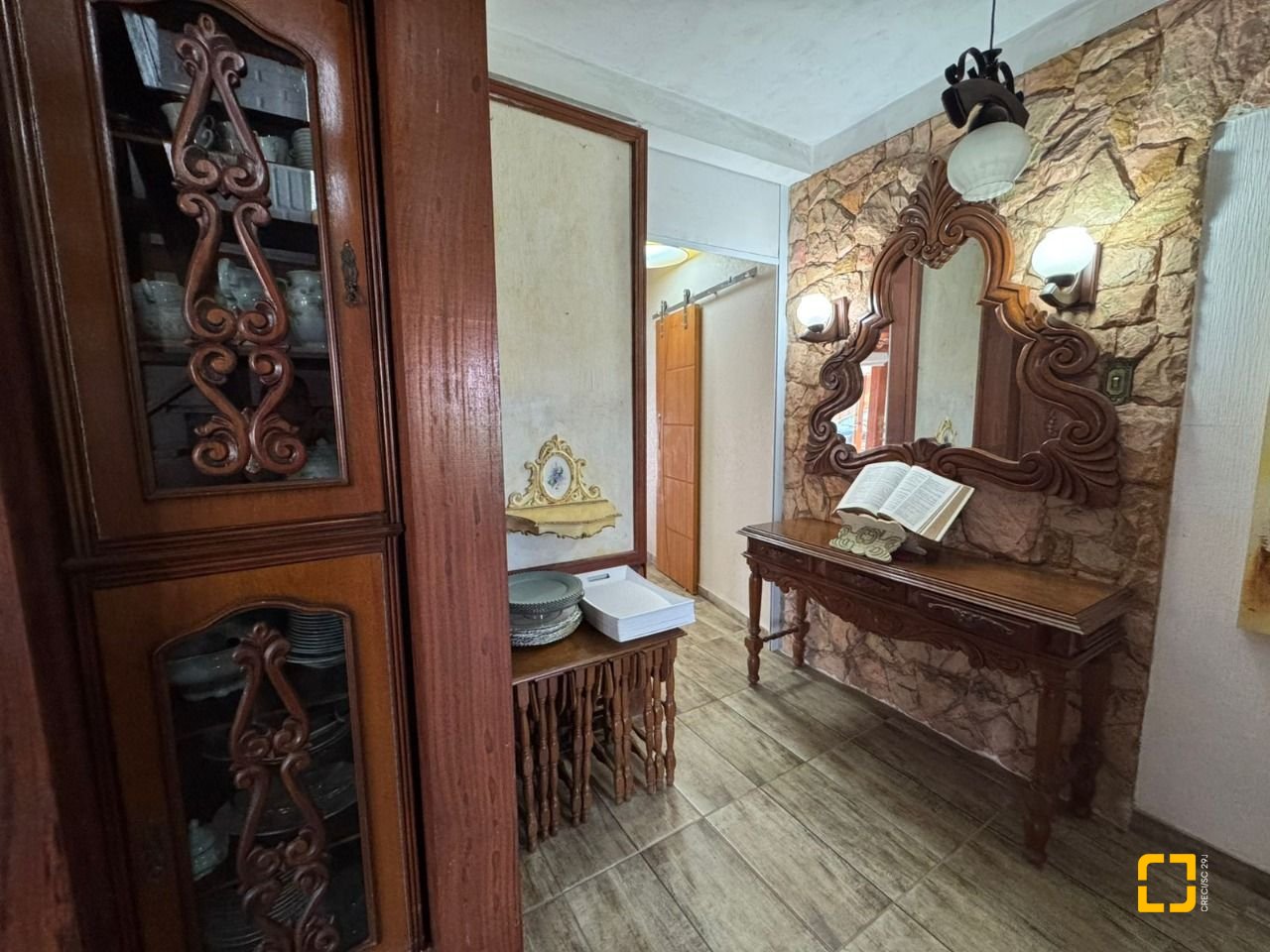 Casa com 280m², 8 quartos (sendo 4 suítes), 3 garagens, no bairro Jurerê em Florianópolis