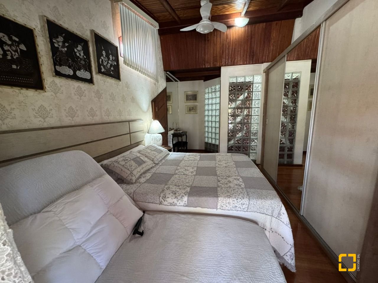 Casa com 280m², 8 quartos (sendo 4 suítes), 3 garagens, no bairro Jurerê em Florianópolis