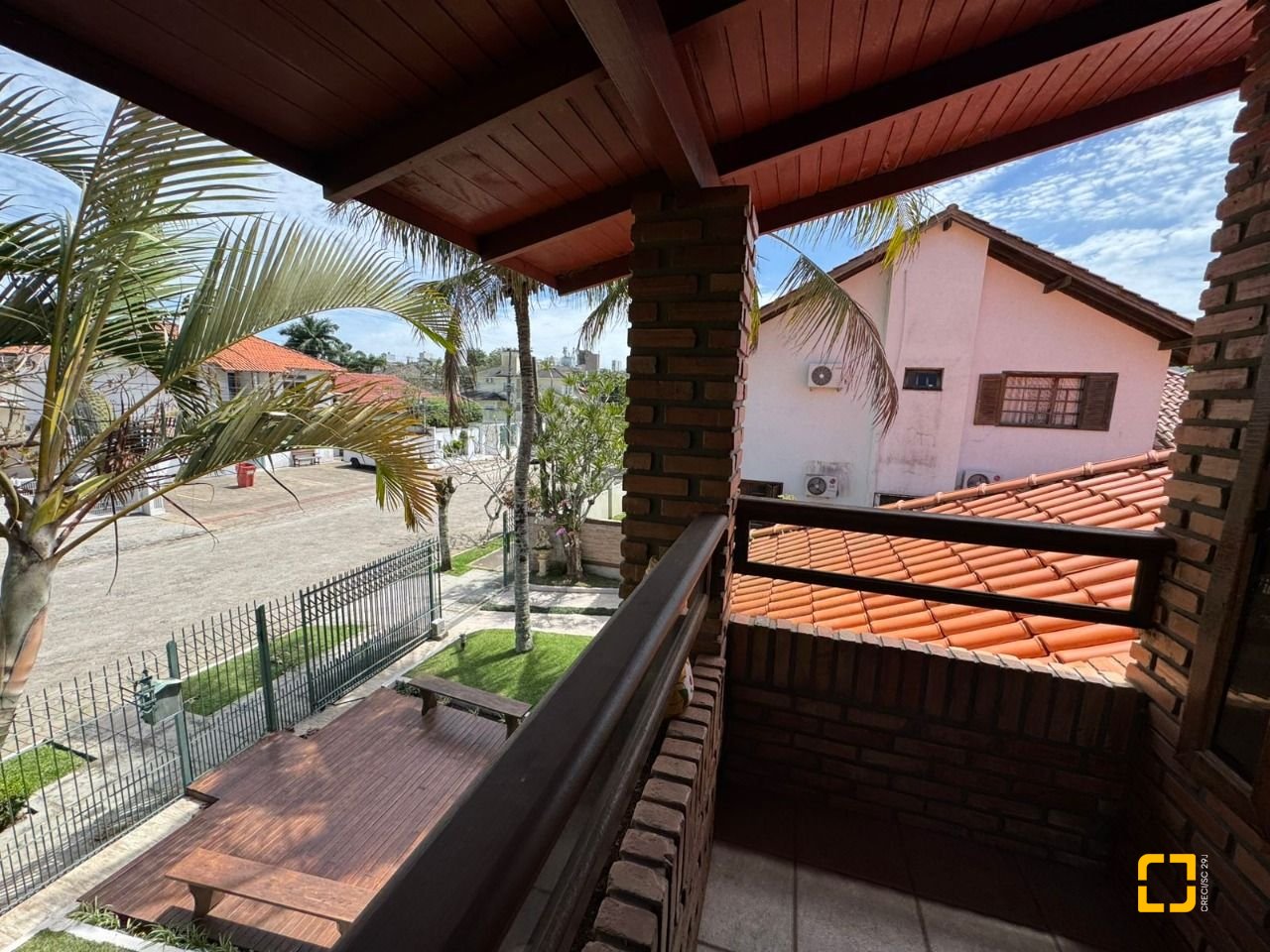 Casa com 280m², 8 quartos (sendo 4 suítes), 3 garagens, no bairro Jurerê em Florianópolis