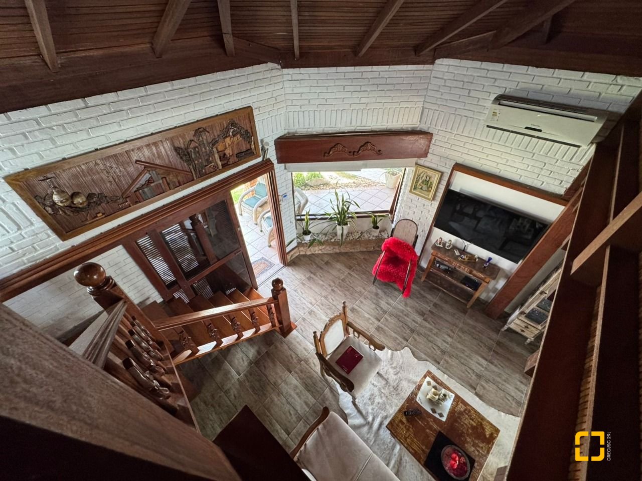 Casa com 280m², 8 quartos (sendo 4 suítes), 3 garagens, no bairro Jurerê em Florianópolis