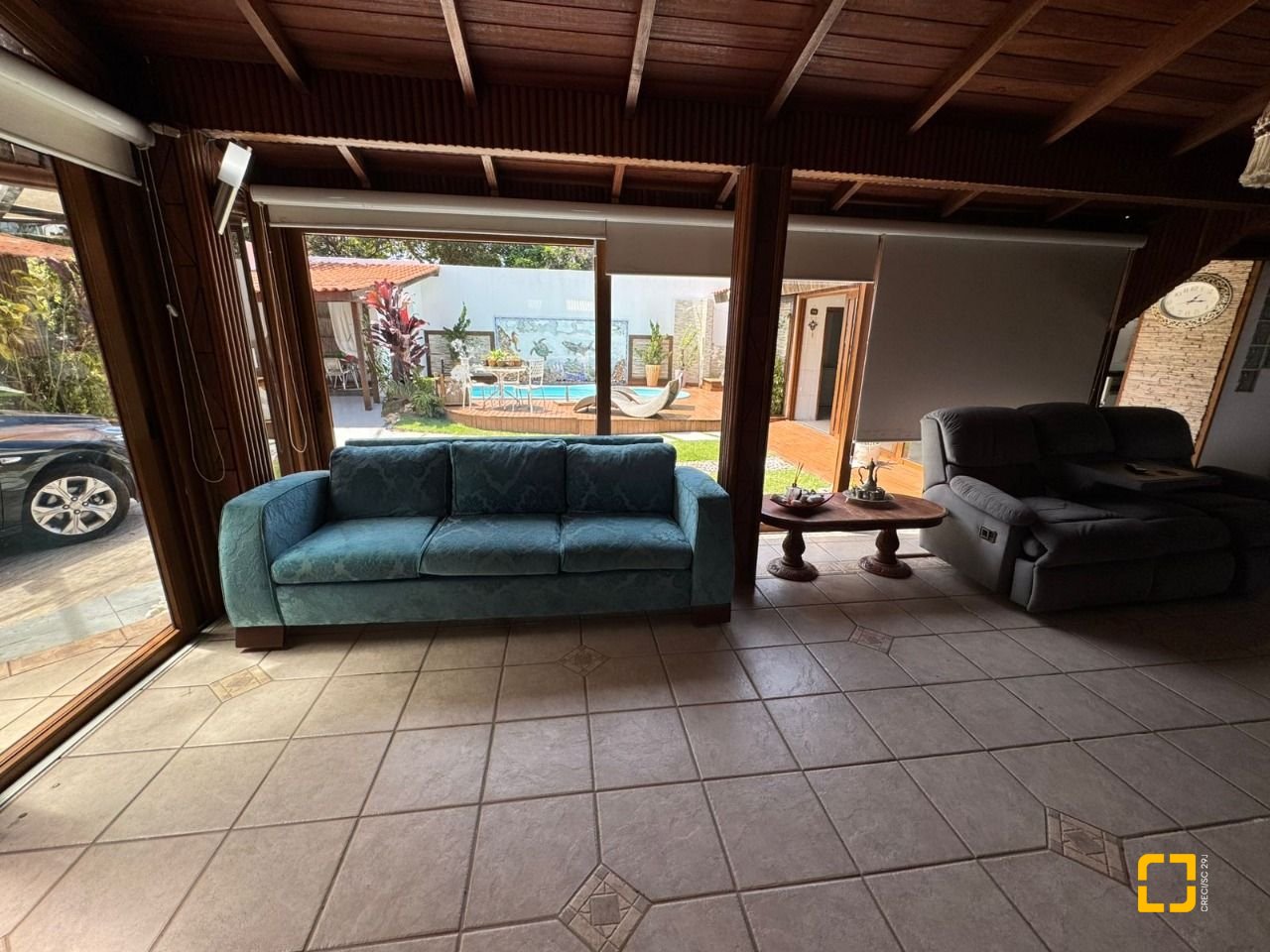 Casa com 280m², 8 quartos (sendo 4 suítes), 3 garagens, no bairro Jurerê em Florianópolis