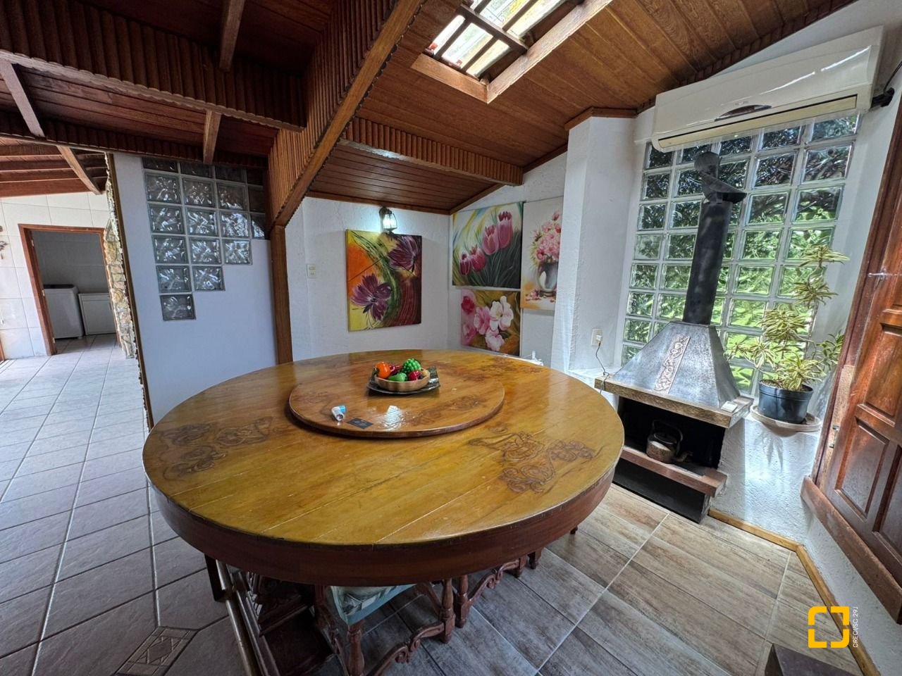 Casa com 280m², 8 quartos (sendo 4 suítes), 3 garagens, no bairro Jurerê em Florianópolis