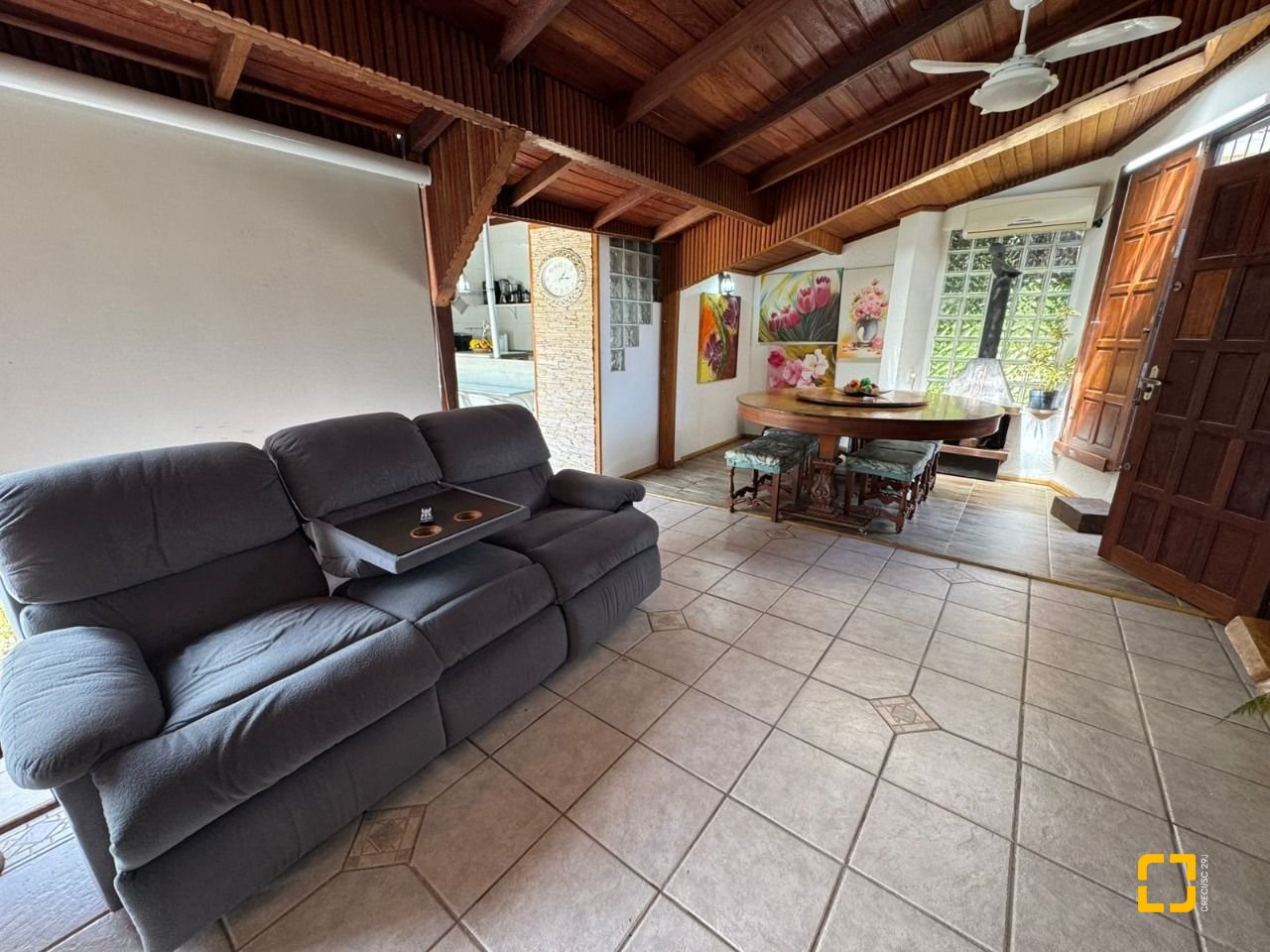 Casa com 280m², 8 quartos (sendo 4 suítes), 3 garagens, no bairro Jurerê em Florianópolis