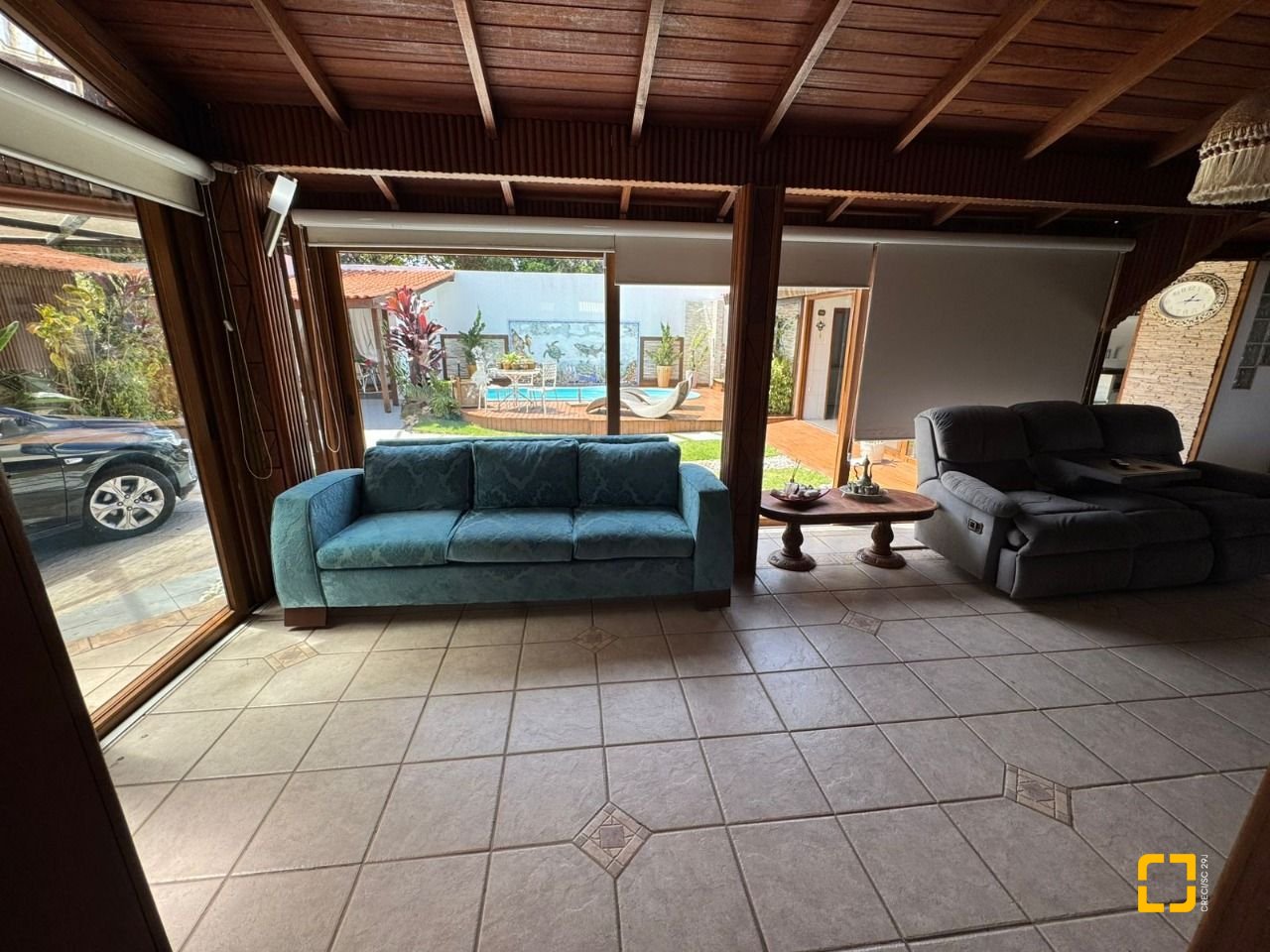 Casa com 280m², 8 quartos (sendo 4 suítes), 3 garagens, no bairro Jurerê em Florianópolis