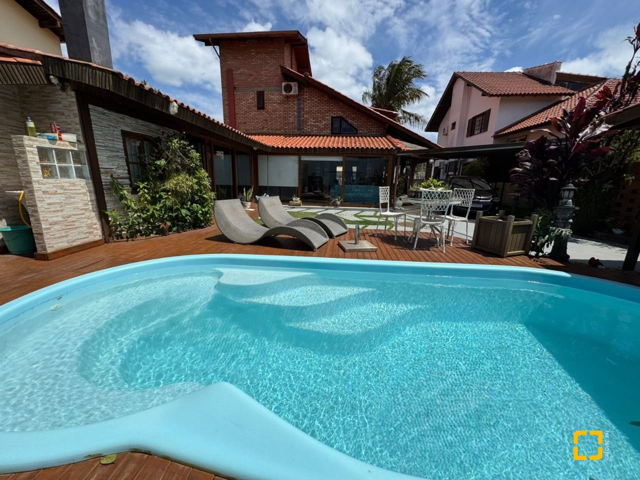 Casa com 280m², 8 quartos (sendo 4 suítes), 3 garagens, no bairro Jurerê em Florianópolis