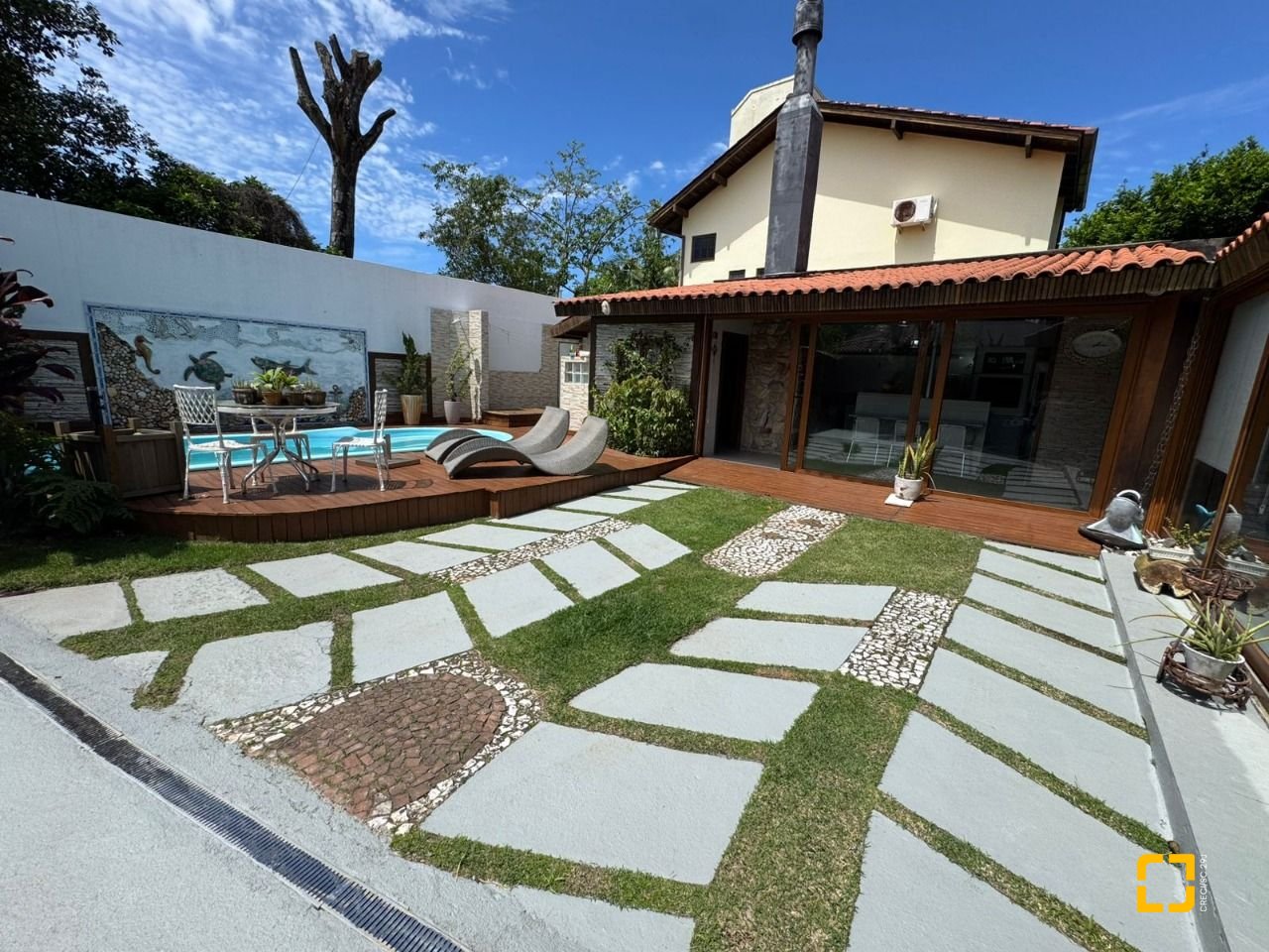Casa com 280m², 8 quartos (sendo 4 suítes), 3 garagens, no bairro Jurerê em Florianópolis