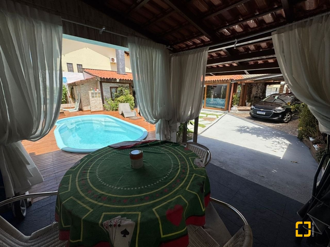 Casa com 280m², 8 quartos (sendo 4 suítes), 3 garagens, no bairro Jurerê em Florianópolis