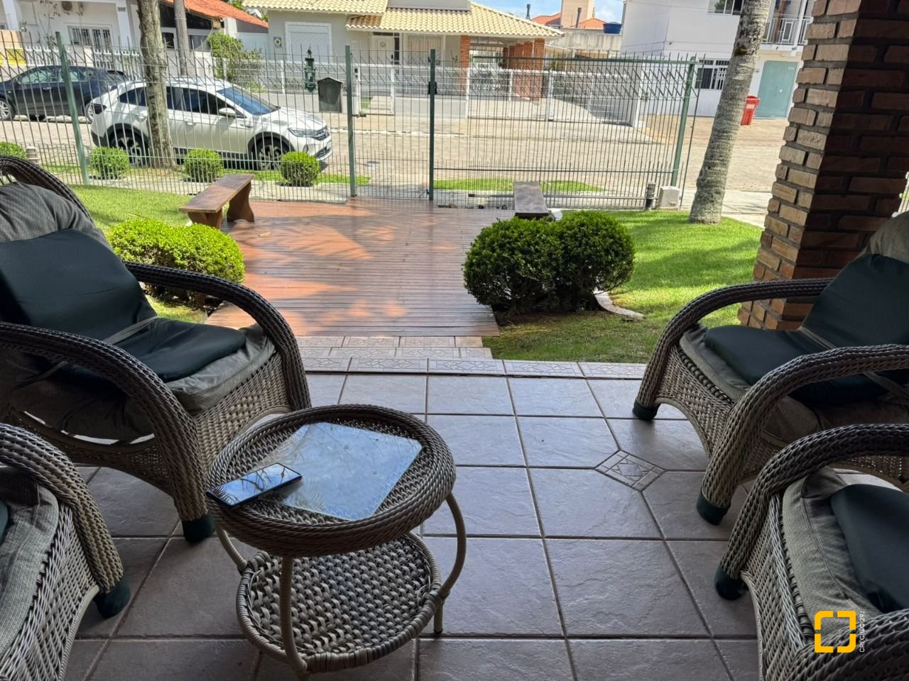 Casa com 280m², 8 quartos (sendo 4 suítes), 3 garagens, no bairro Jurerê em Florianópolis