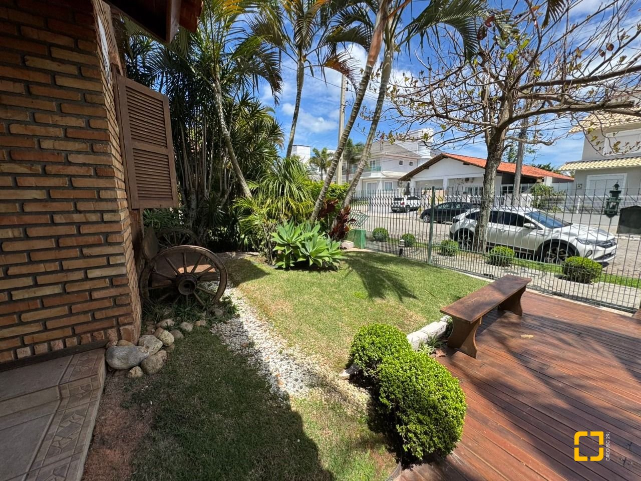 Casa com 280m², 8 quartos (sendo 4 suítes), 3 garagens, no bairro Jurerê em Florianópolis
