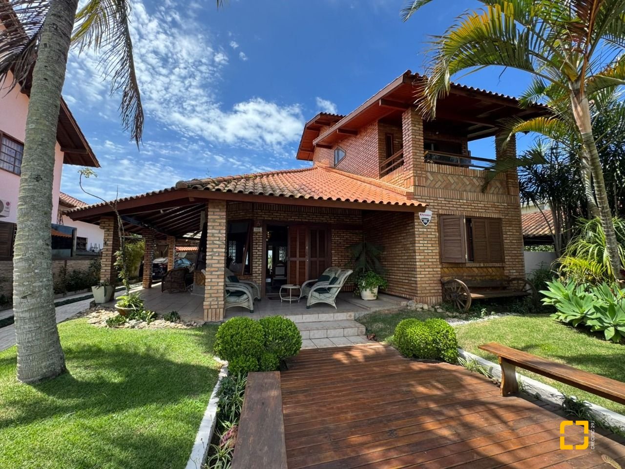 Casa com 280m², 8 quartos (sendo 4 suítes), 3 garagens, no bairro Jurerê em Florianópolis