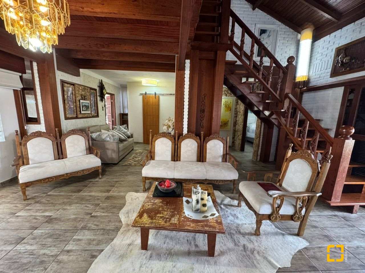 Casa com 280m², 8 quartos (sendo 4 suítes), 3 garagens, no bairro Jurerê em Florianópolis