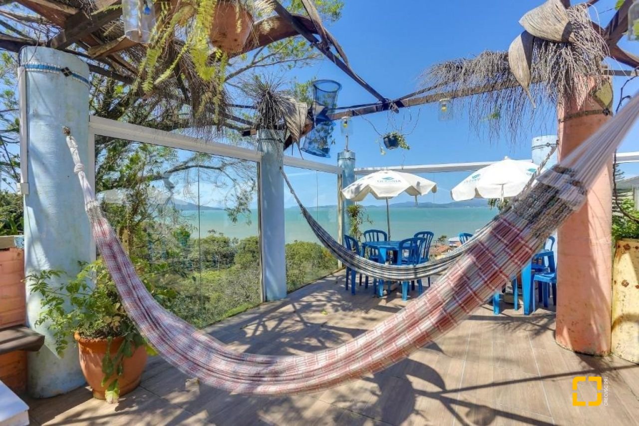 Casa com 1000m², 4 quartos (sendo 4 suítes), 4 garagens, no bairro São Miguel (Guaporanga) em Biguaçu