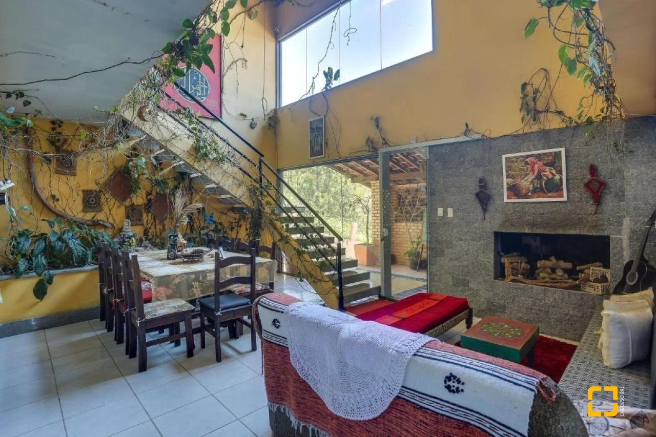 Casa com 1000m², 4 quartos (sendo 4 suítes), 4 garagens, no bairro São Miguel (Guaporanga) em Biguaçu