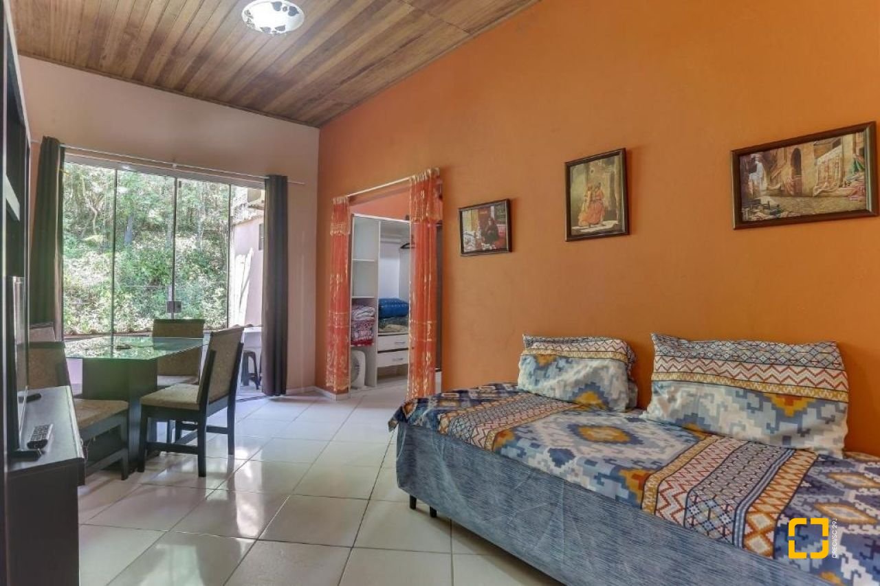 Casa com 1000m², 4 quartos (sendo 4 suítes), 4 garagens, no bairro São Miguel (Guaporanga) em Biguaçu