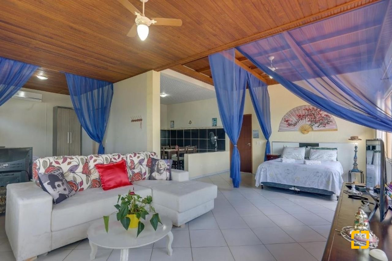 Casa com 1000m², 4 quartos (sendo 4 suítes), 4 garagens, no bairro São Miguel (Guaporanga) em Biguaçu