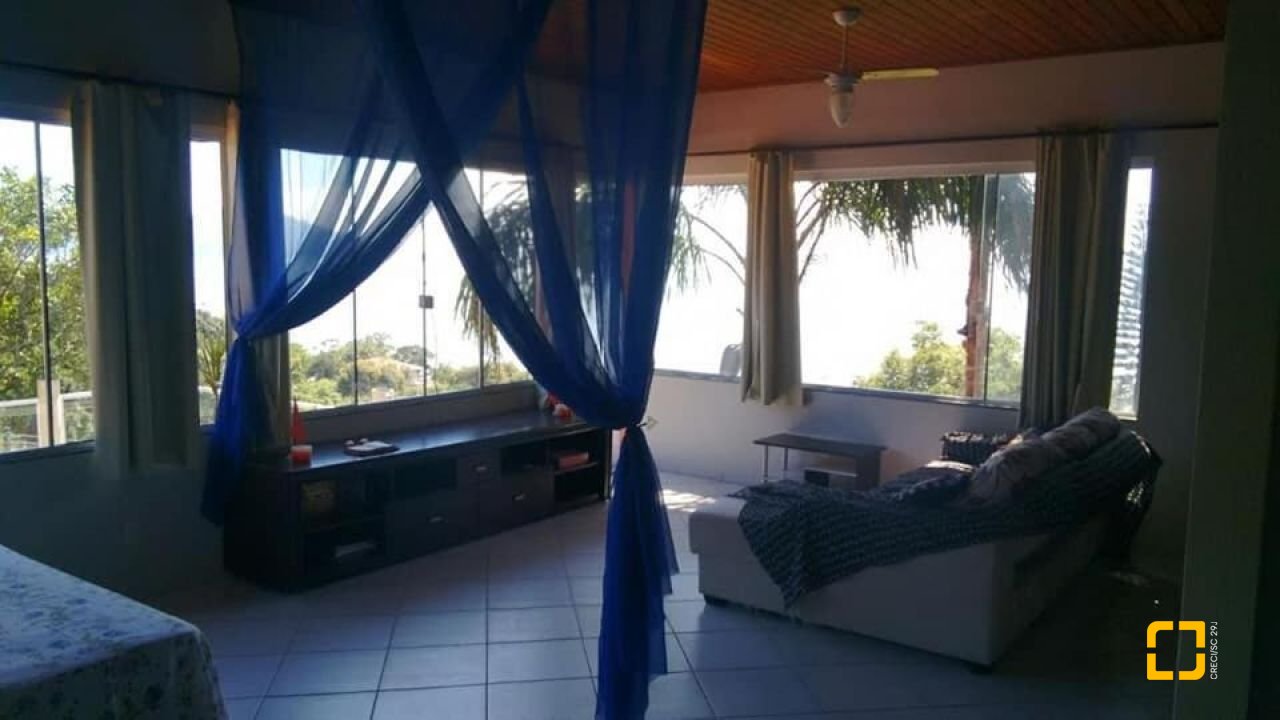 Casa com 1000m², 4 quartos (sendo 4 suítes), 4 garagens, no bairro São Miguel (Guaporanga) em Biguaçu