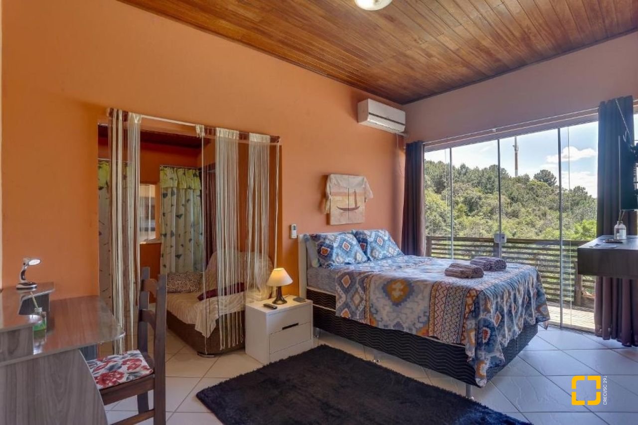 Casa com 1000m², 4 quartos (sendo 4 suítes), 4 garagens, no bairro São Miguel (Guaporanga) em Biguaçu