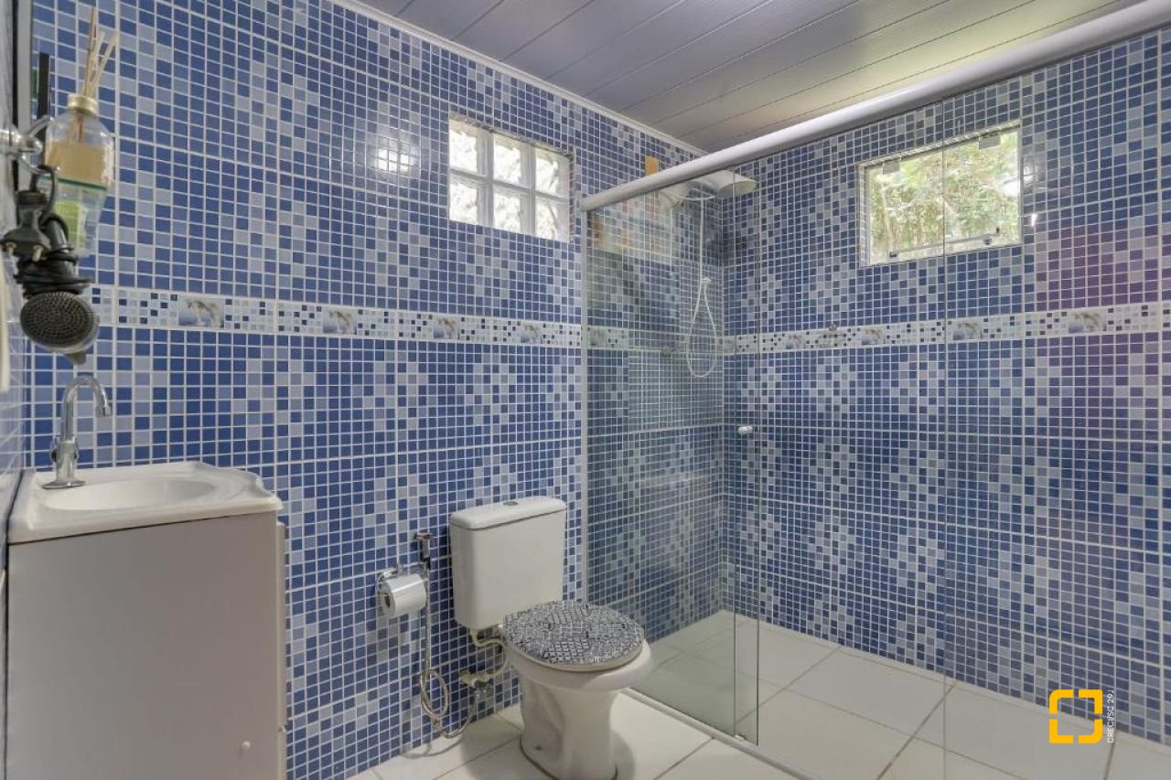 Casa com 1000m², 4 quartos (sendo 4 suítes), 4 garagens, no bairro São Miguel (Guaporanga) em Biguaçu