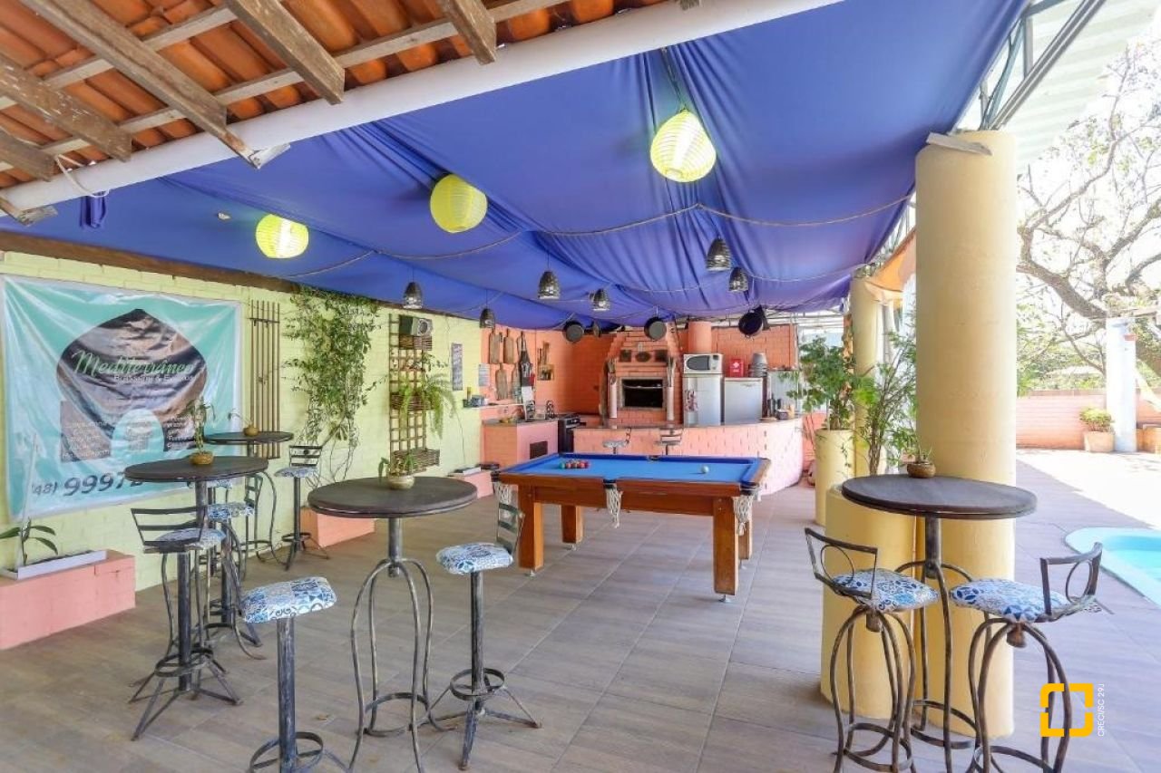 Casa com 1000m², 4 quartos (sendo 4 suítes), 4 garagens, no bairro São Miguel (Guaporanga) em Biguaçu