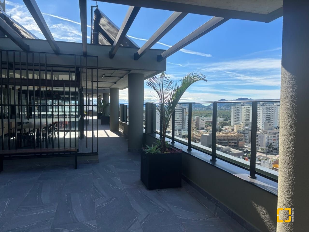Studio com 32m², 1 quarto, 1 garagem, no bairro Trindade em Florianópolis