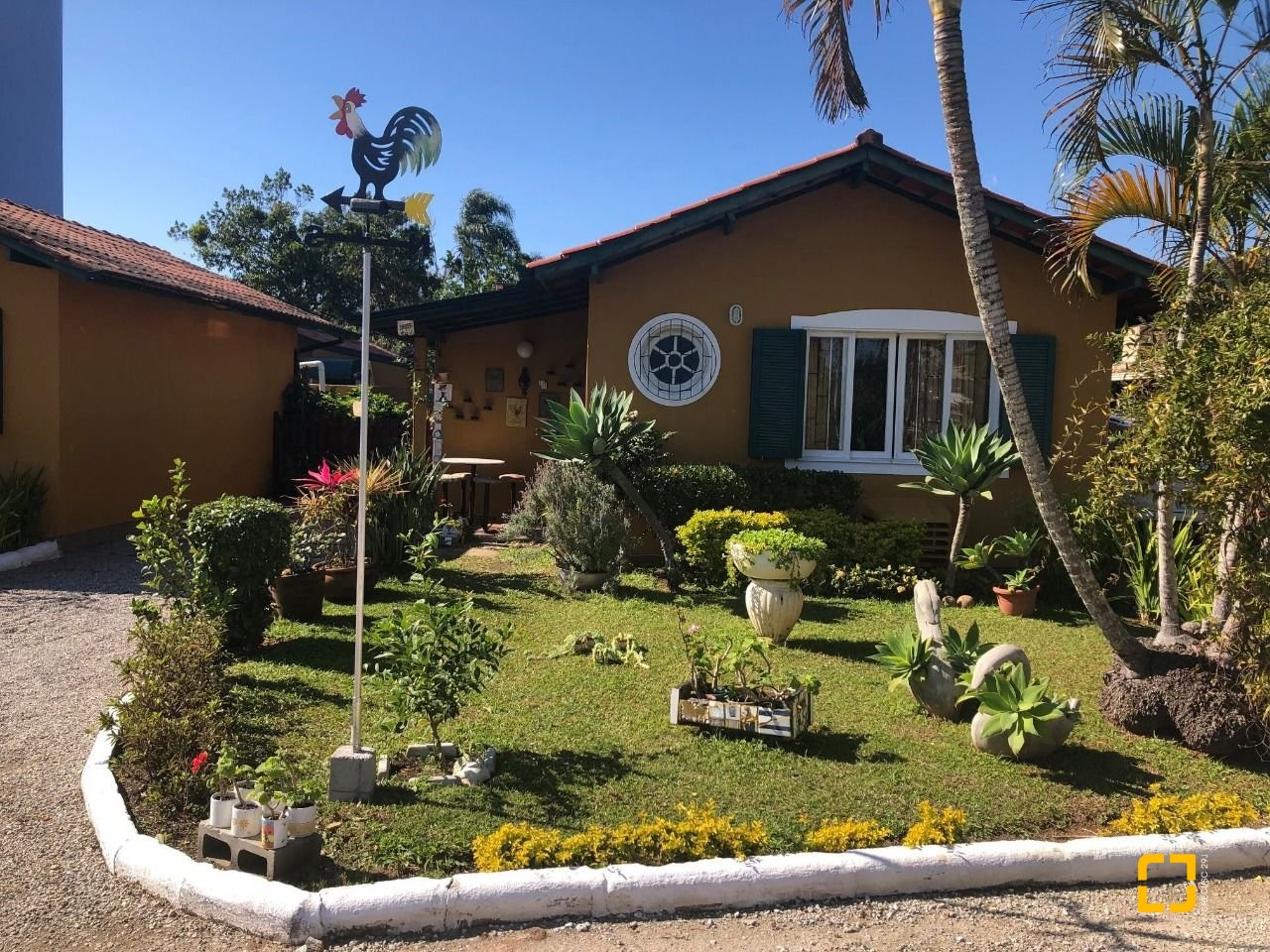 Casa com 58m², 1 quarto, 1 garagem, no bairro Cachoeira do Bom Jesus em Florianópolis