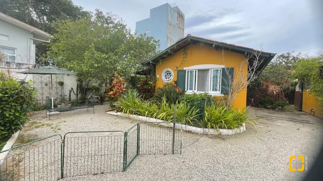Casa com 54m², 1 quarto, 1 garagem, no bairro Cachoeira do Bom Jesus em Florianópolis