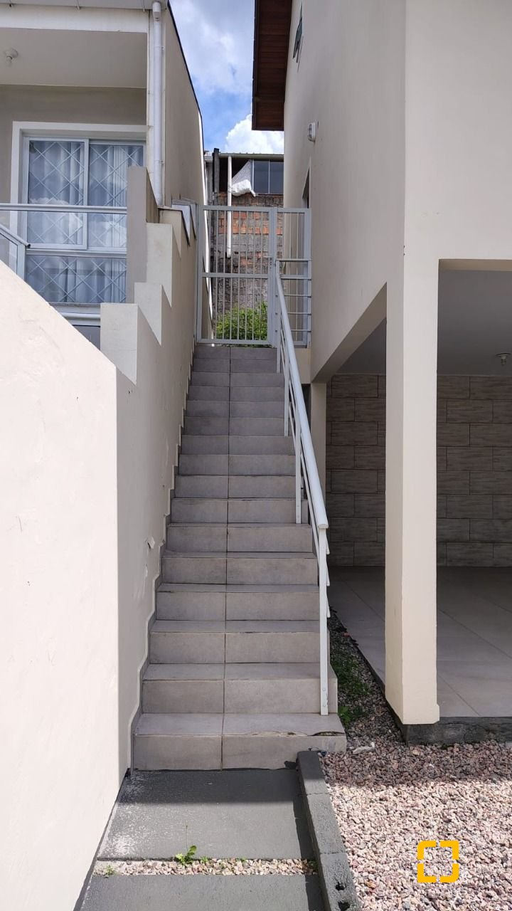 Casa com 81m², 2 quartos, 2 garagens, no bairro Bela Vista em Palhoça