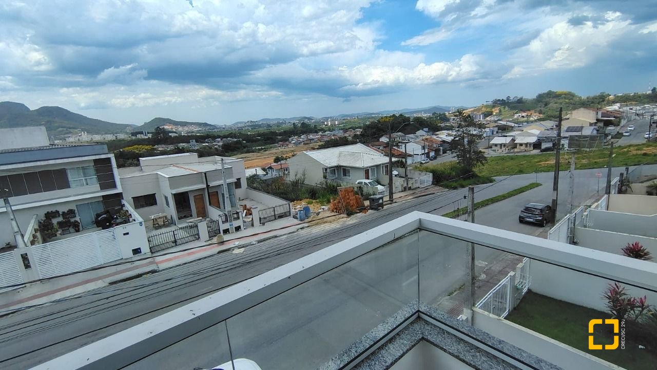 Casa com 81m², 2 quartos, 2 garagens, no bairro Bela Vista em Palhoça