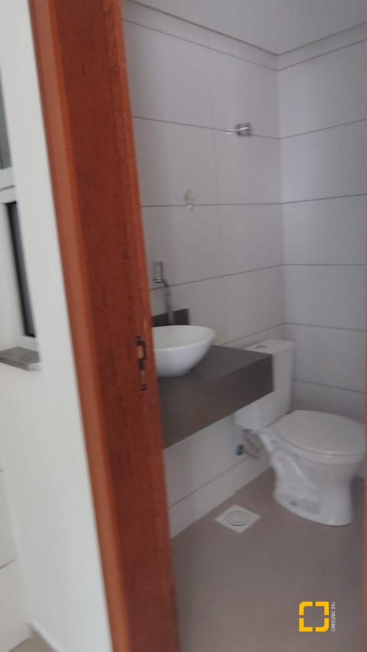 Casa com 81m², 2 quartos, 2 garagens, no bairro Bela Vista em Palhoça