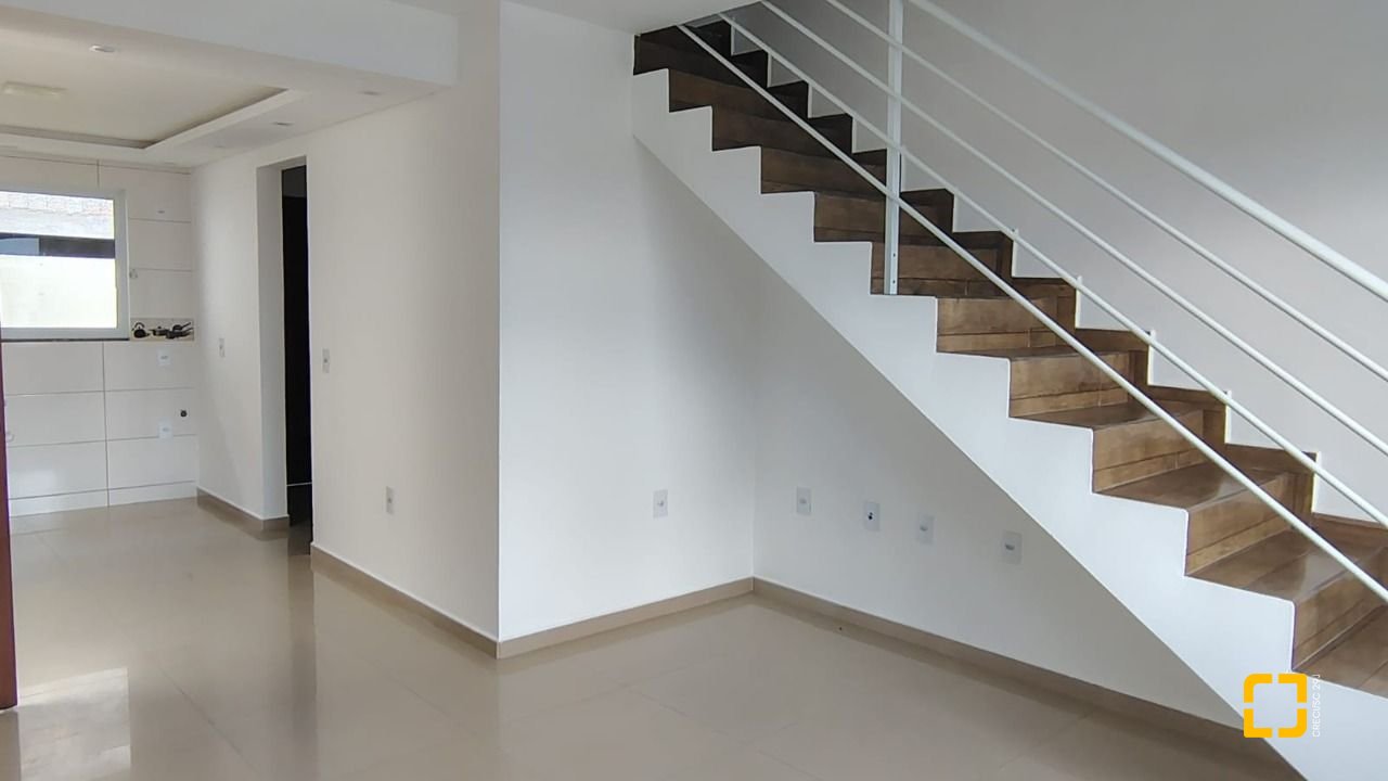Casa com 81m², 2 quartos, 2 garagens, no bairro Bela Vista em Palhoça