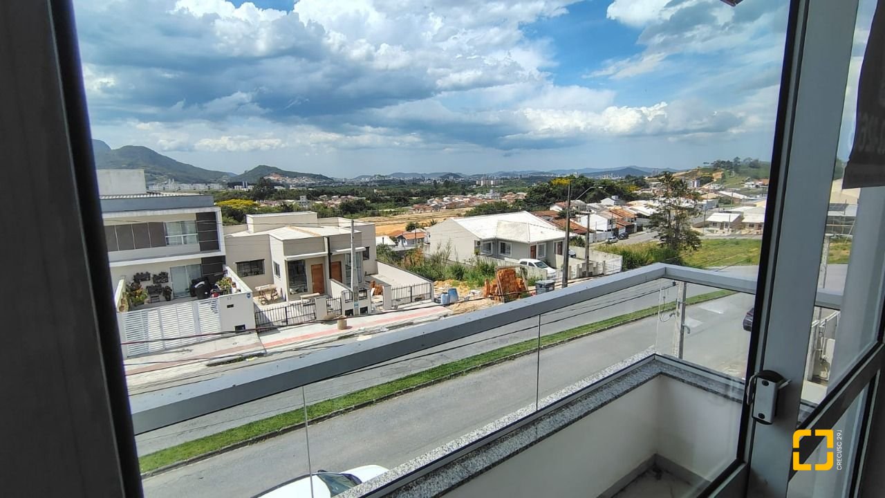 Casa com 81m², 2 quartos, 2 garagens, no bairro Bela Vista em Palhoça