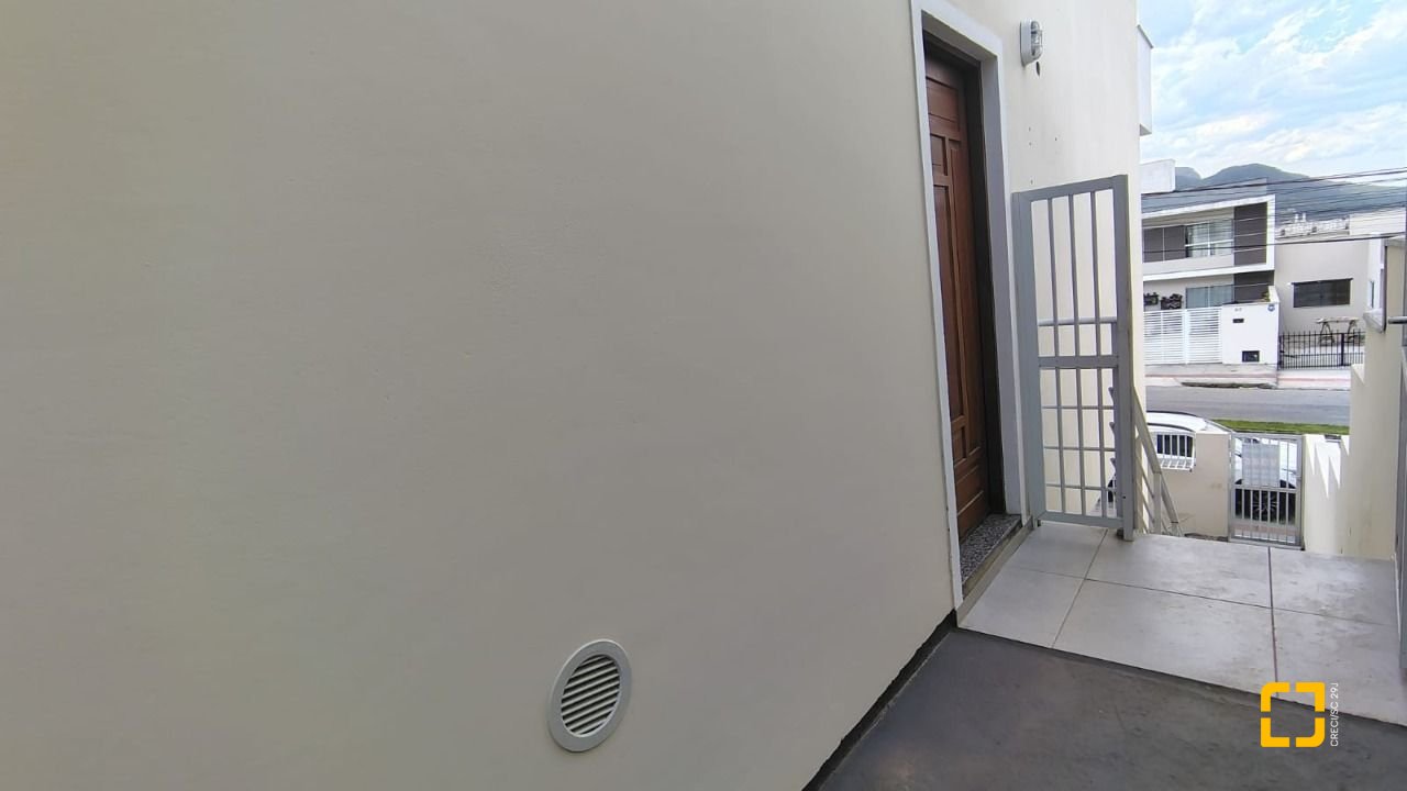 Casa com 81m², 2 quartos, 2 garagens, no bairro Bela Vista em Palhoça