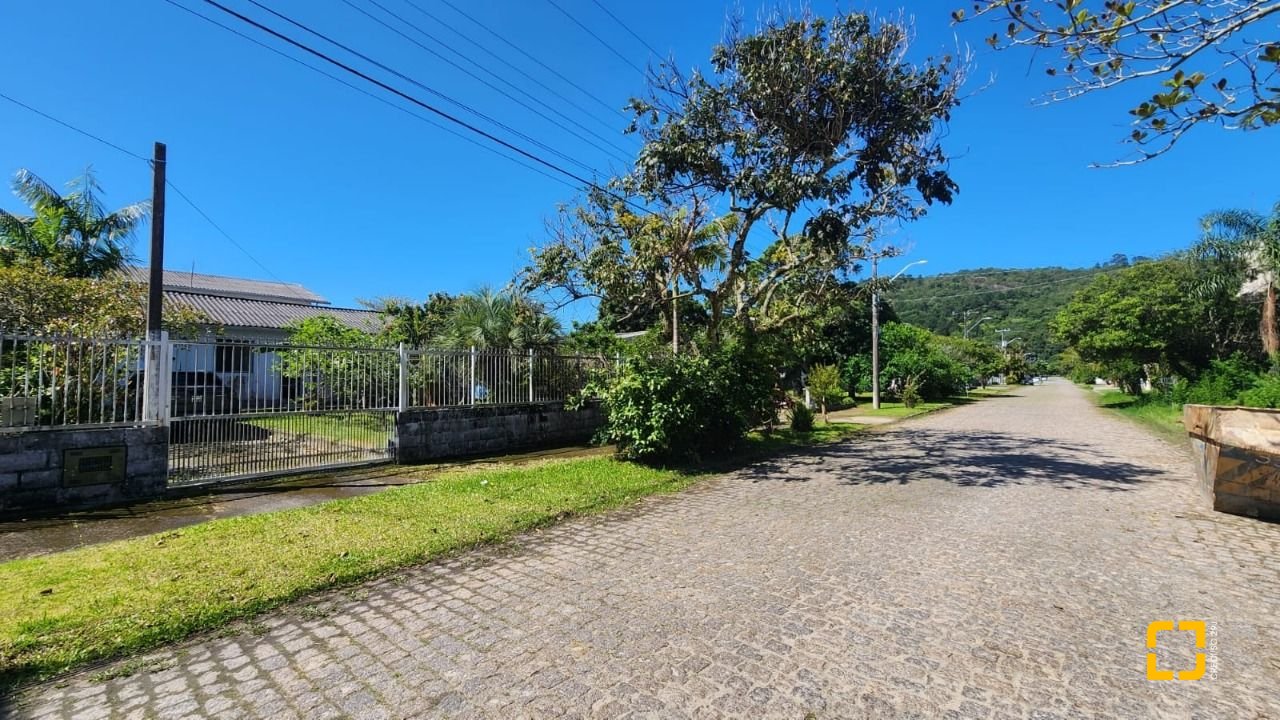 Terreno com 720m², no bairro Daniela em Florianópolis