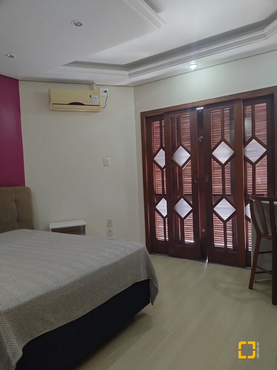 Casa com 212m², 5 quartos (sendo 1 suíte), 2 garagens, no bairro Vargem Grande em Florianópolis