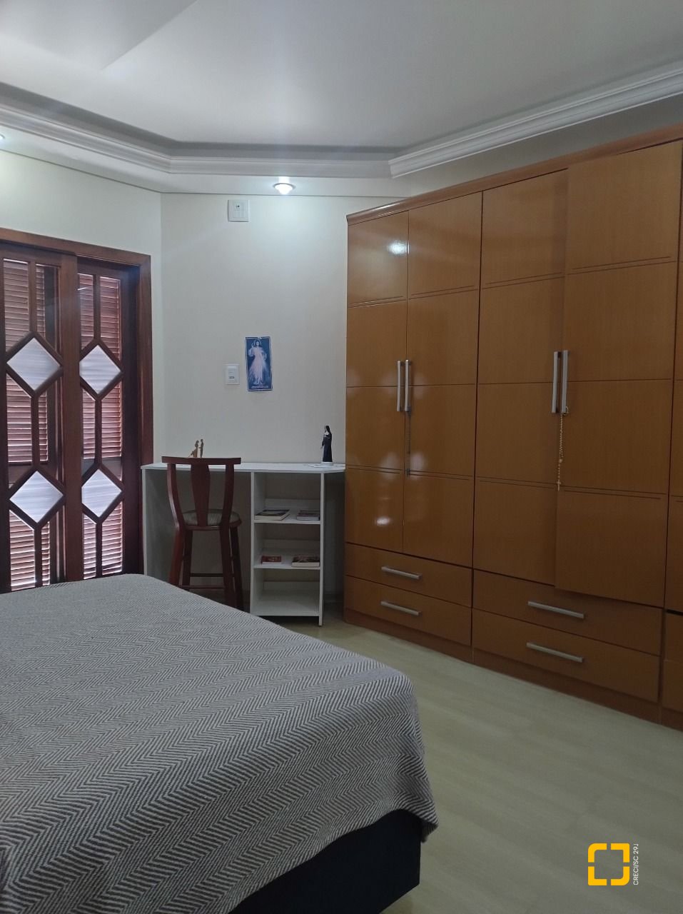 Casa com 212m², 5 quartos (sendo 1 suíte), 2 garagens, no bairro Vargem Grande em Florianópolis