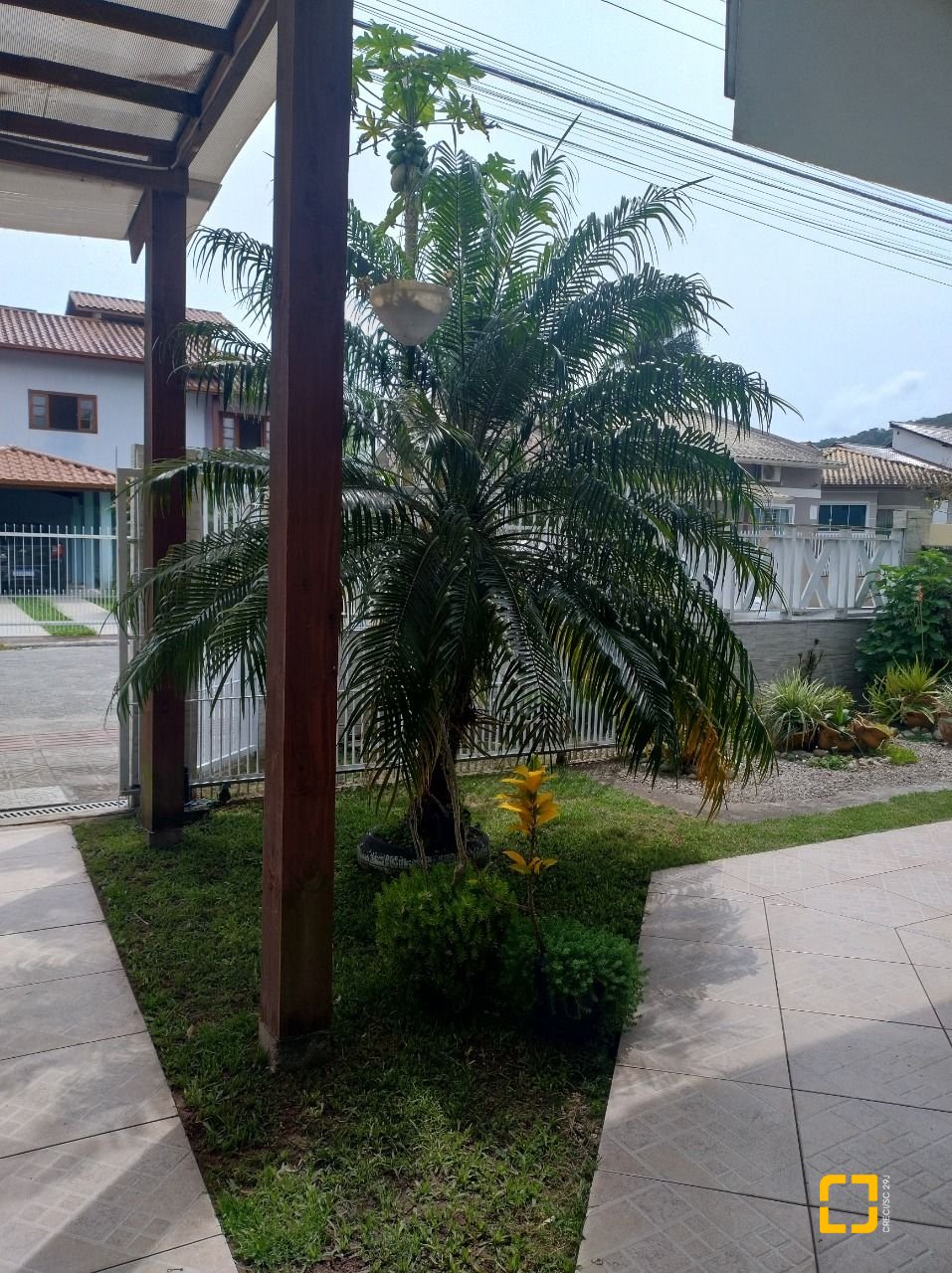 Casa com 212m², 5 quartos (sendo 1 suíte), 2 garagens, no bairro Vargem Grande em Florianópolis