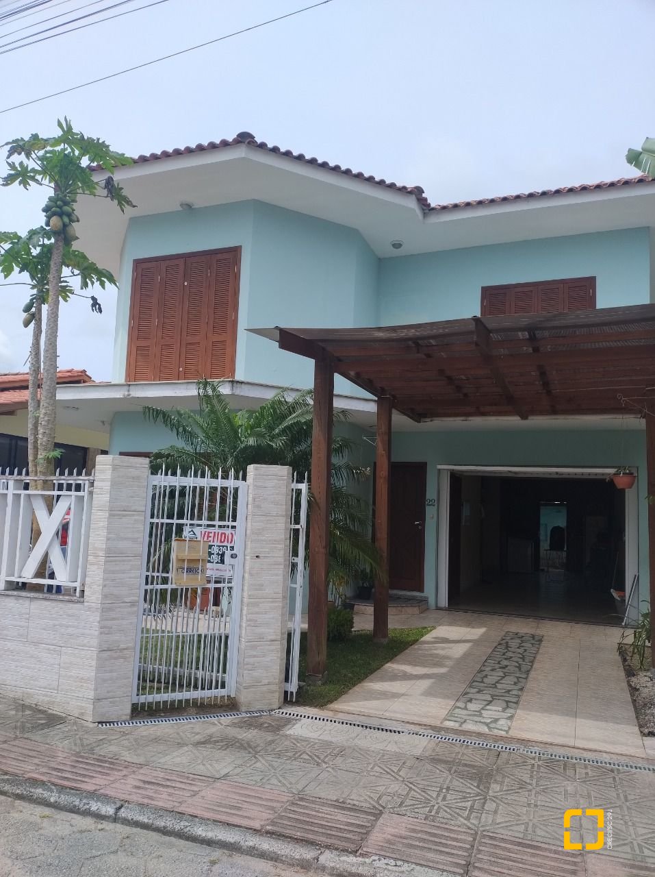 Casa com 212m², 5 quartos (sendo 1 suíte), 2 garagens, no bairro Vargem Grande em Florianópolis