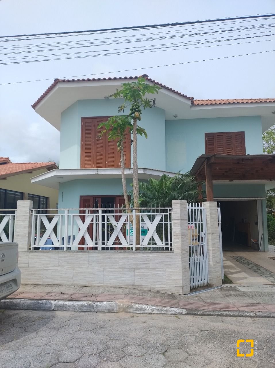 Casa com 212m², 5 quartos (sendo 1 suíte), 2 garagens, no bairro Vargem Grande em Florianópolis