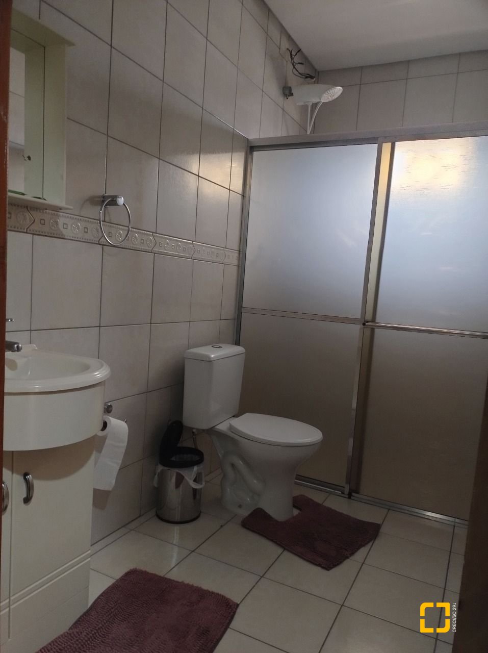 Casa com 212m², 5 quartos (sendo 1 suíte), 2 garagens, no bairro Vargem Grande em Florianópolis