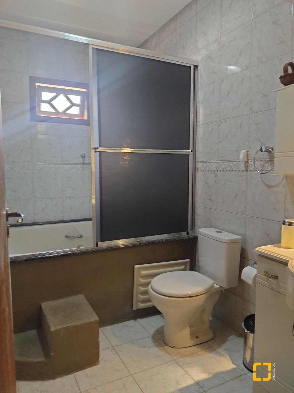 Casa com 212m², 5 quartos (sendo 1 suíte), 2 garagens, no bairro Vargem Grande em Florianópolis