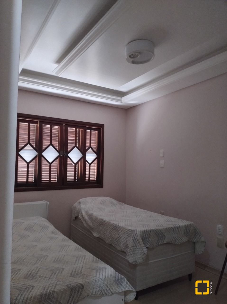 Casa com 212m², 5 quartos (sendo 1 suíte), 2 garagens, no bairro Vargem Grande em Florianópolis