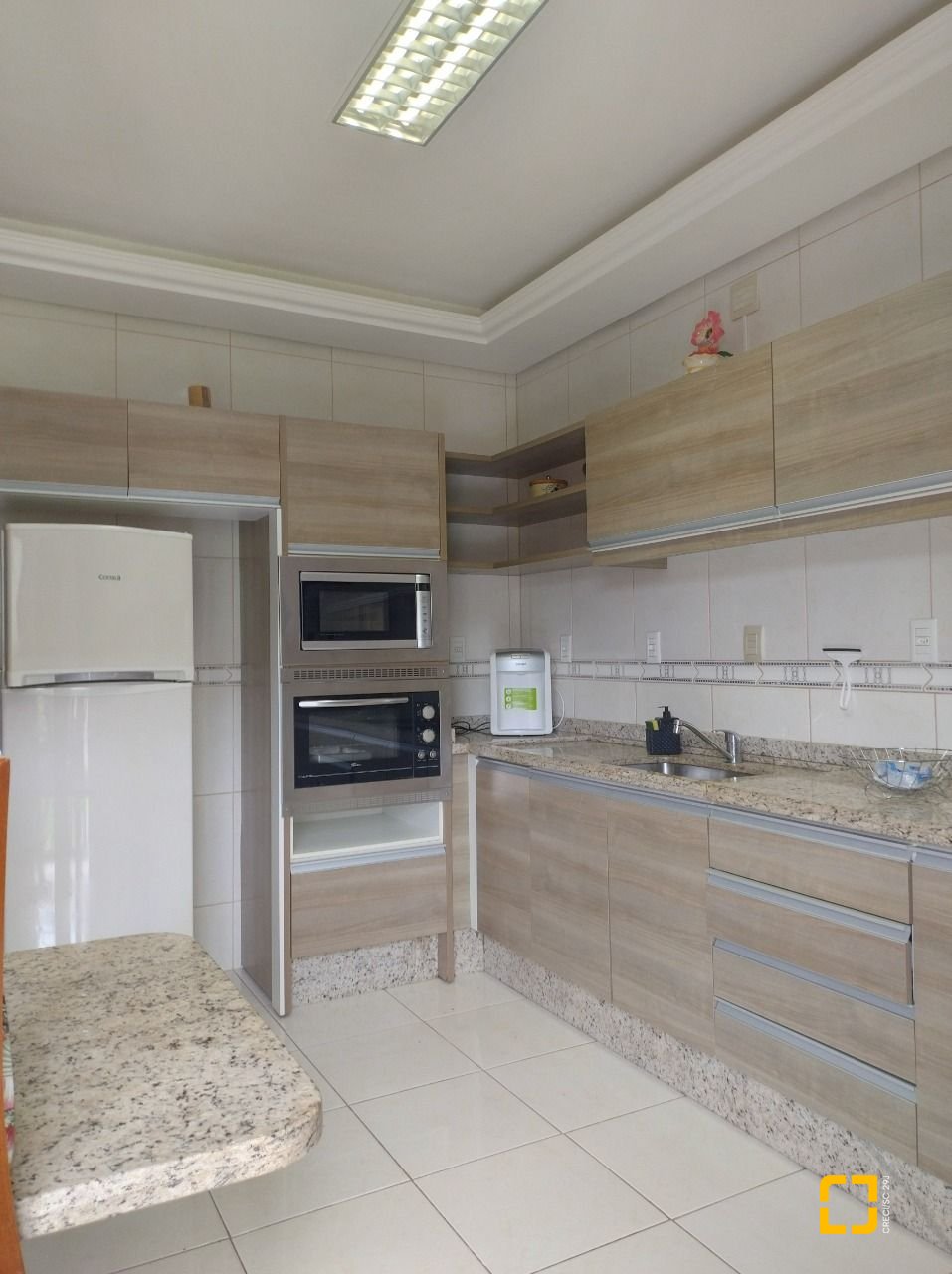 Casa com 212m², 5 quartos (sendo 1 suíte), 2 garagens, no bairro Vargem Grande em Florianópolis