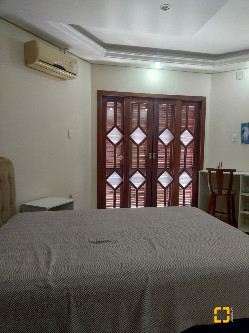Casa com 212m², 5 quartos (sendo 1 suíte), 2 garagens, no bairro Vargem Grande em Florianópolis